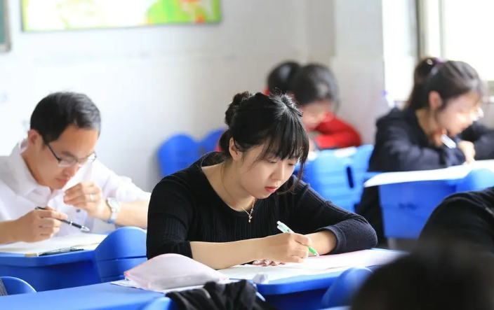 师范生“喜大普奔”，部分学生可免试认定教资，但要符合一定条件