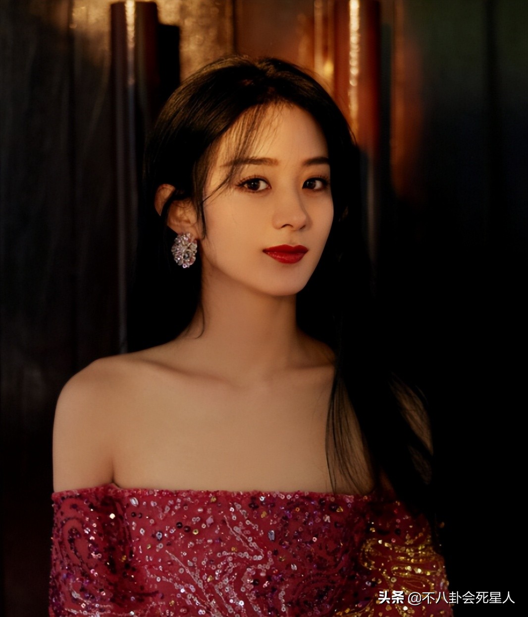 肋骨凸出、青筋暴起？这些女星看脸貌美如花，一露就“灾难”