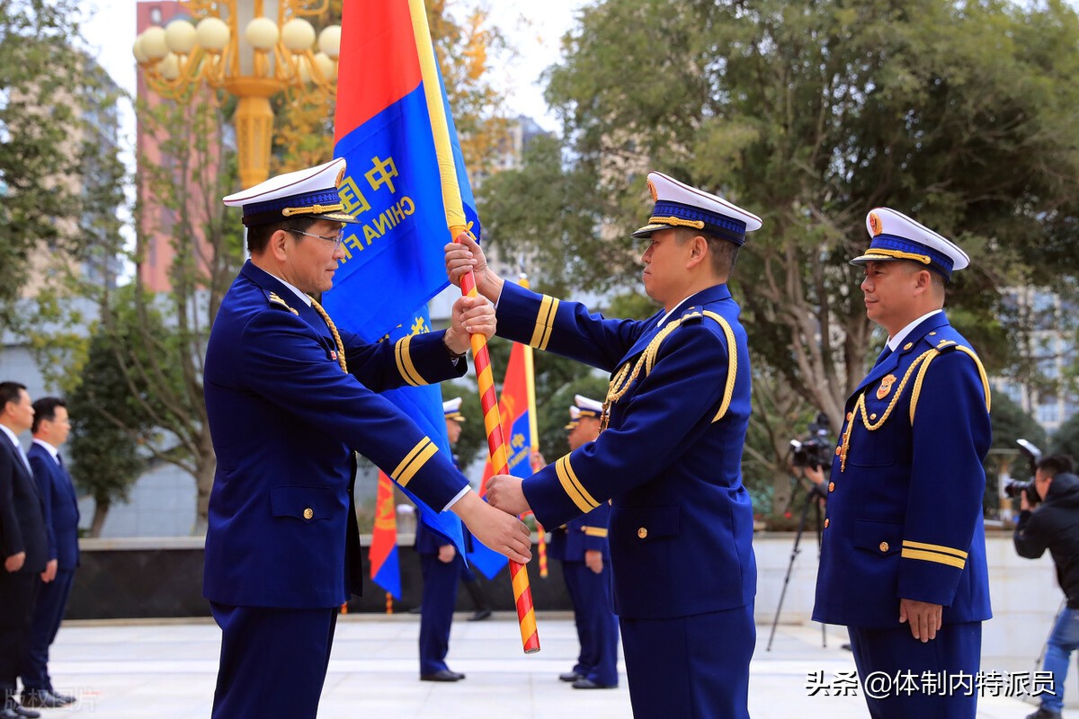 目前哪些单位设有政委一职？政委主要承担什么角色？