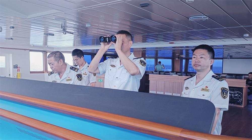 中國第一艘萬噸級海巡船首次巡航北部灣