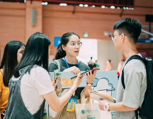 2022世界大学排名更新，清北并列跻身前20，这所双非院校成黑马