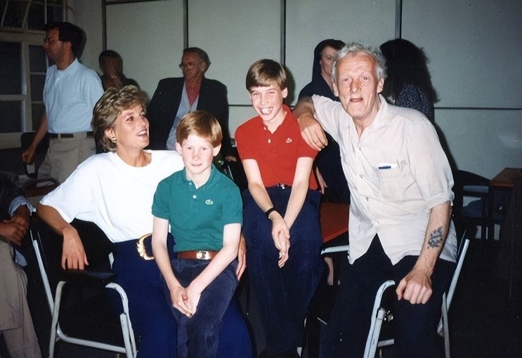 2017年威廉王子承认：即使婚外情被曝光，母亲仍是他最想保护的人