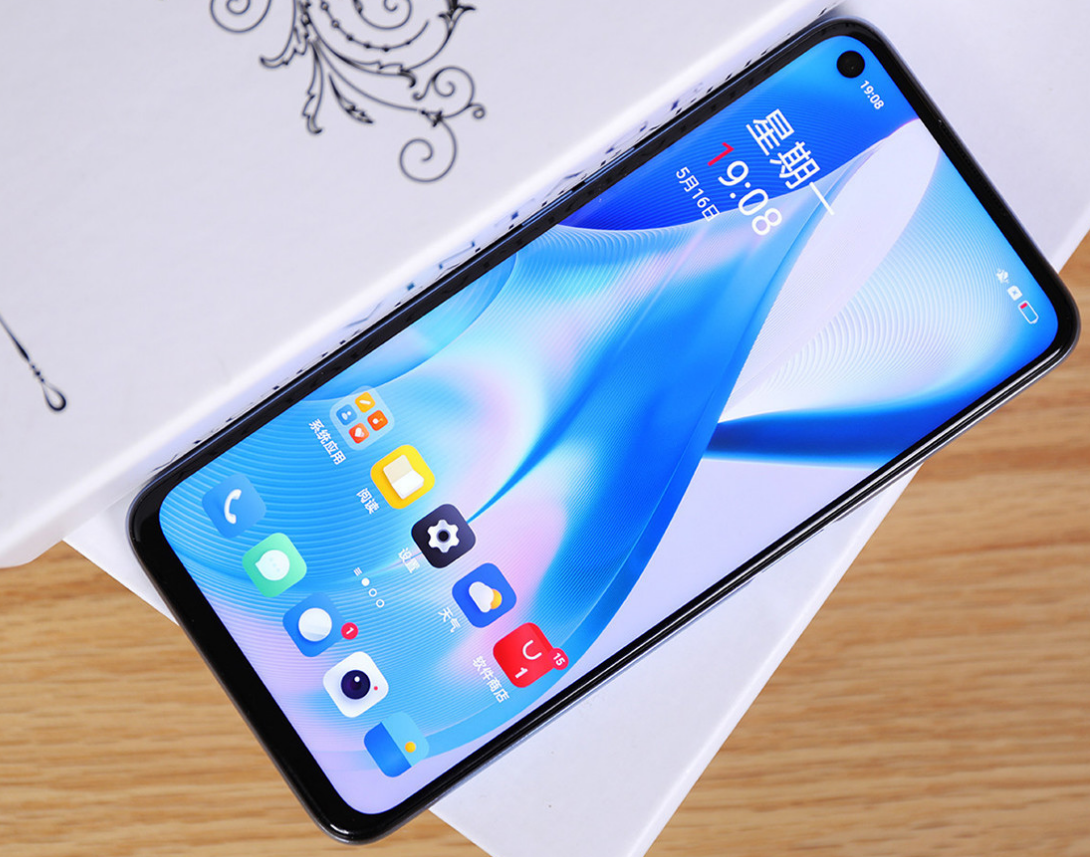 同样搭载“天玑8100”，两款手机却相差2000元，贵就一定好吗？