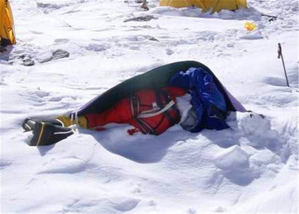 珠穆朗玛峰死亡图片图片