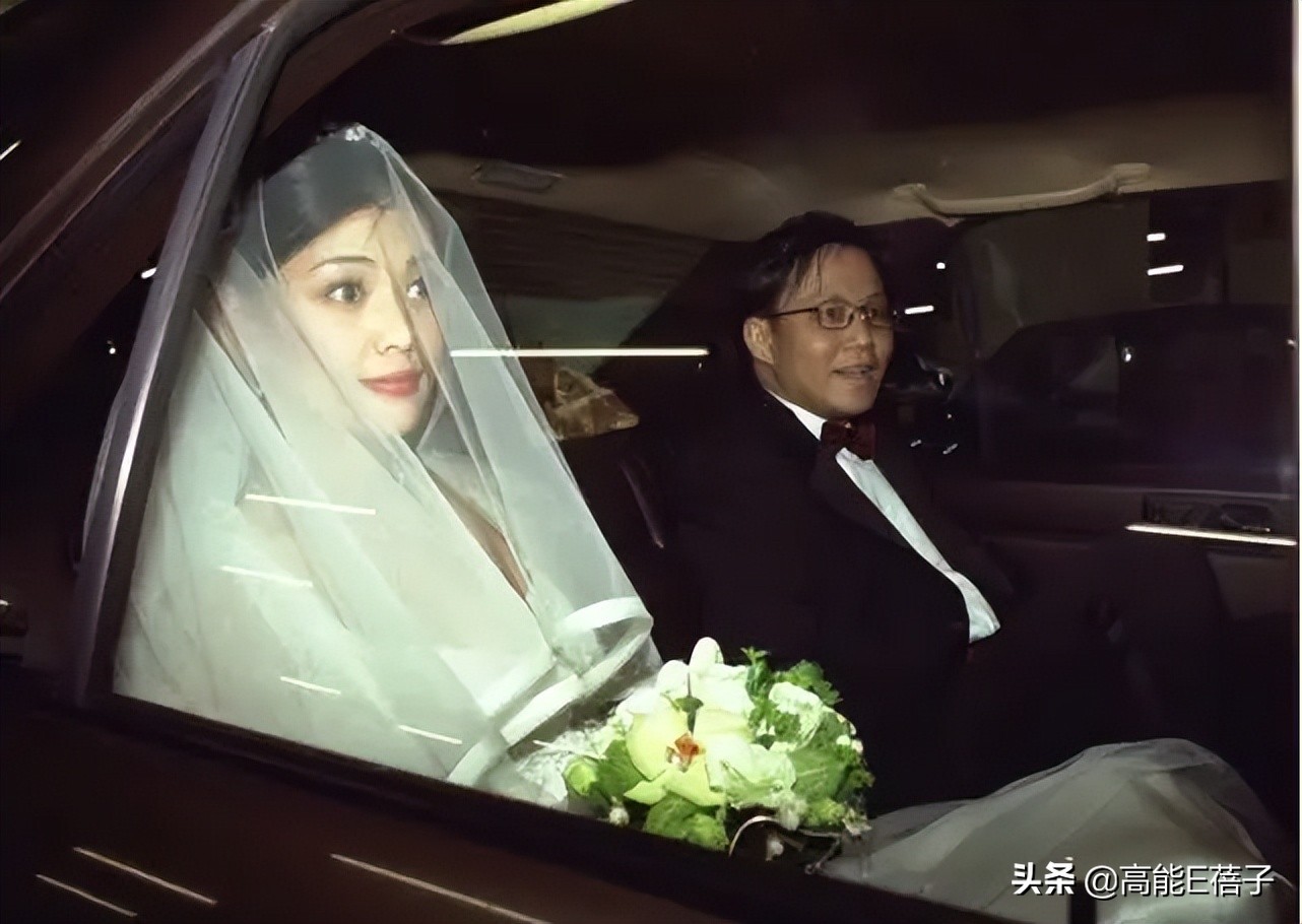 53岁王馨平晒真实素颜，却被嘲样貌老10岁？