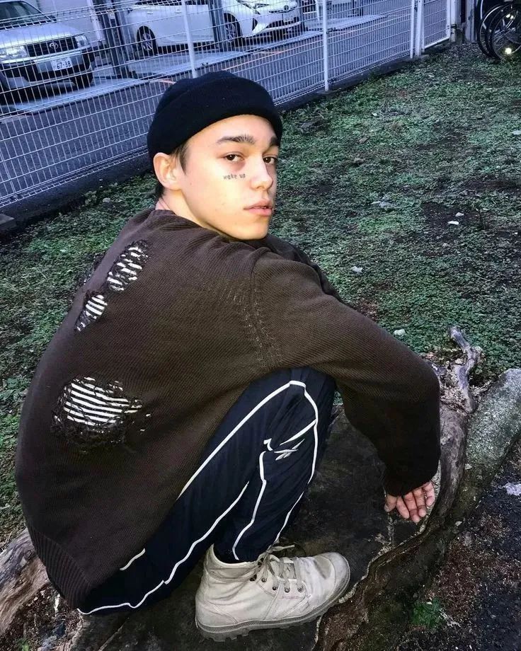 愿意承担机票酒店和高额的邀请费用请他到东京拍一次照片,这让 sasha