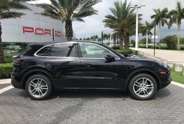 第4代保时捷卡宴到港，4.0T+4出排气，网友：选配就是一辆普拉多