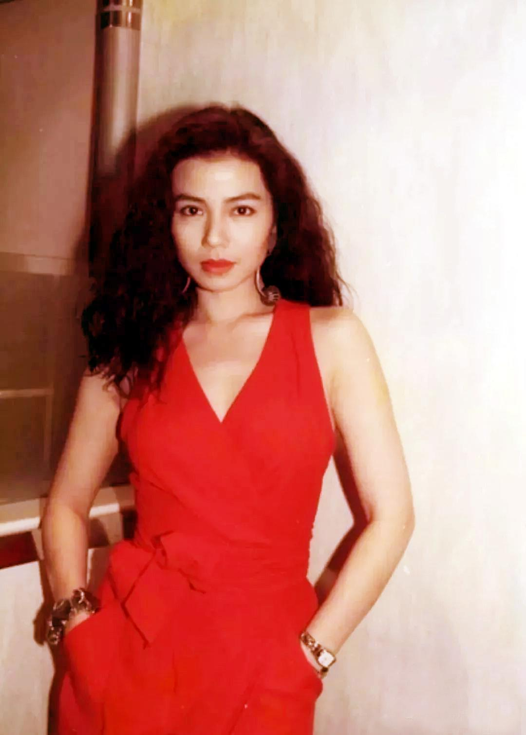 钟楚红年轻时图片(61岁钟楚红罕曝近照) - 赤虎壹号