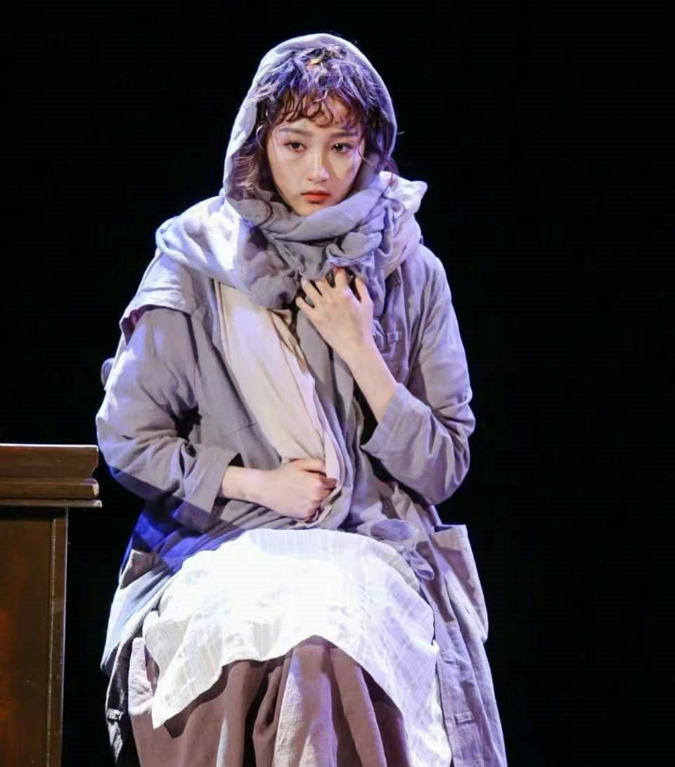 明星也“考编”？关晓彤张艺兴加入国家话剧院，刘昊然也进文工团