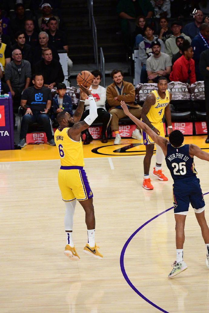 詹姆斯28 9 8(湖人加时胜鹈鹕!沃克28分,詹姆斯20 10 8,戴维斯20 16)