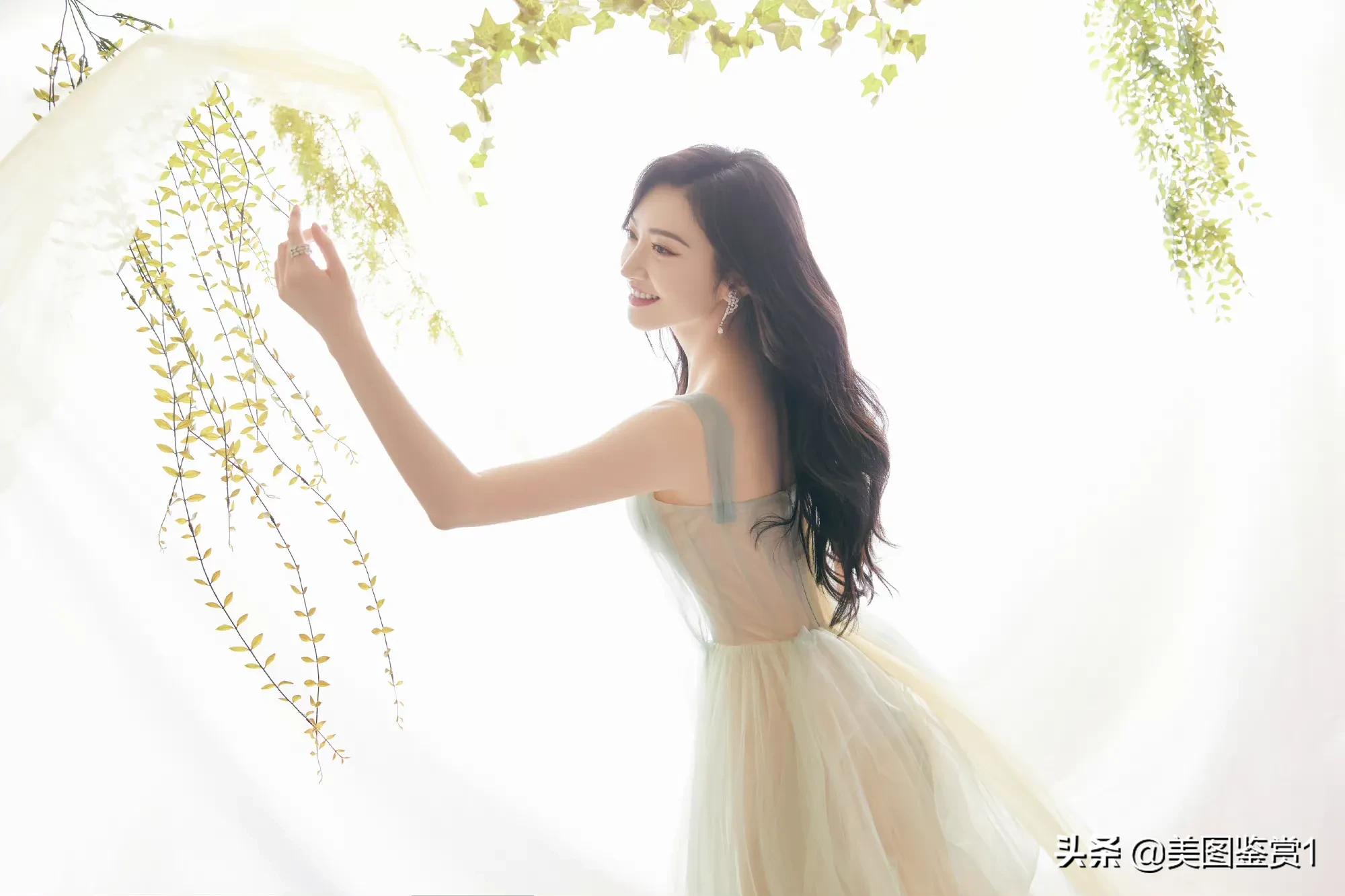 景甜 犹抱琵琶半遮面