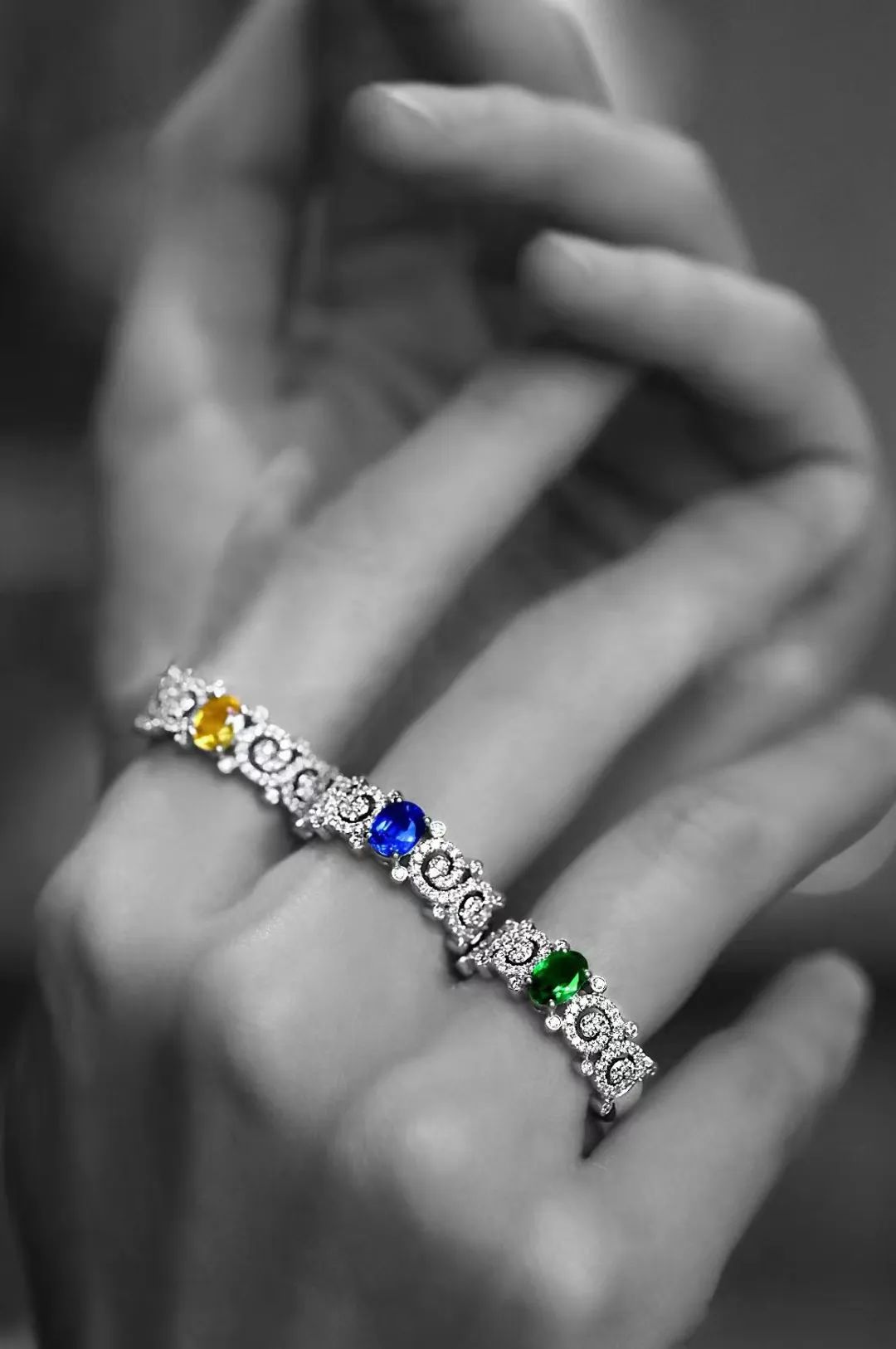 毕业季礼物大推荐，一万元也可以买彩宝