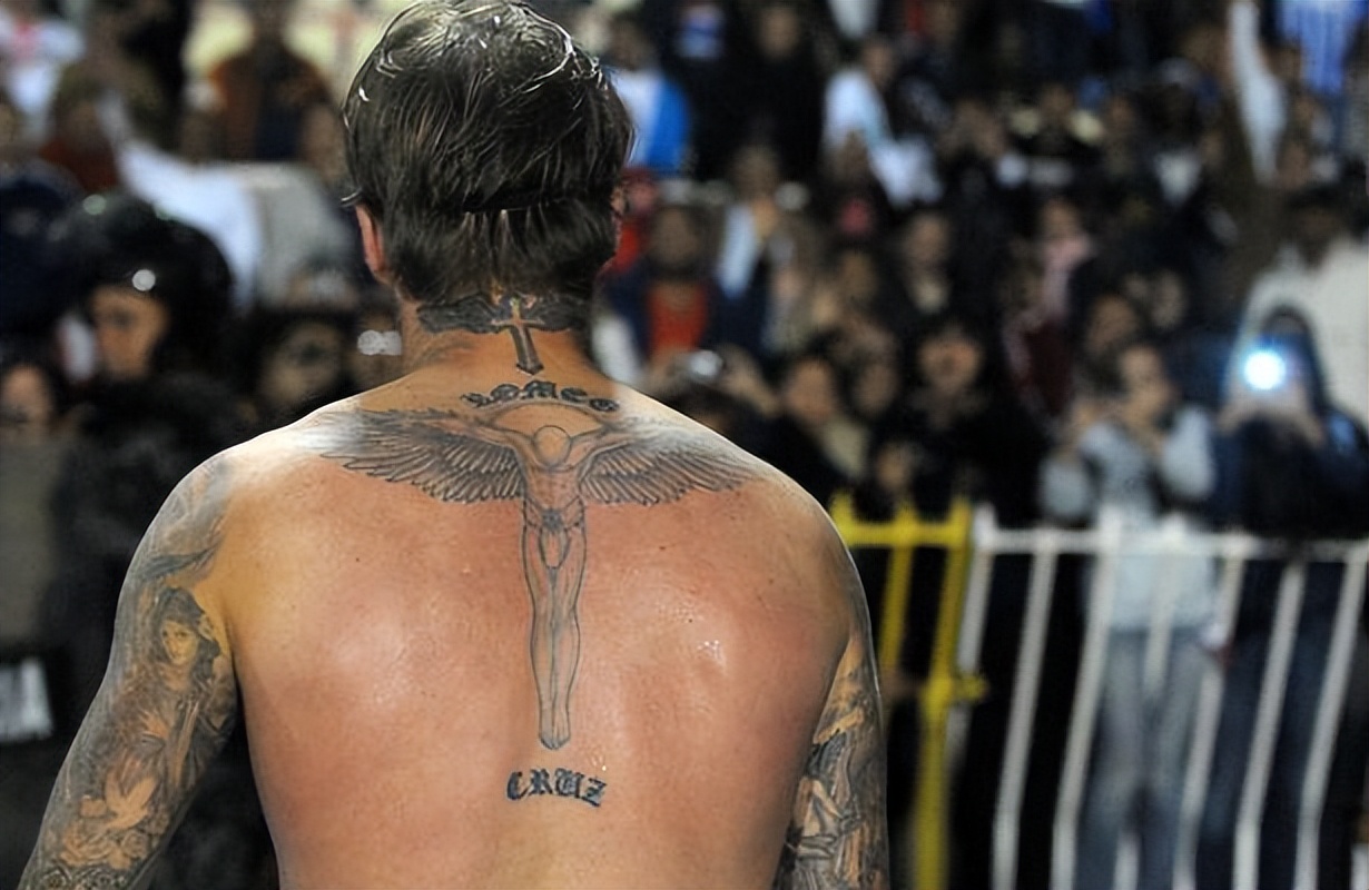 贝克汉姆 纹身(贝克汉姆身上60多个纹身,每个纹身都有故事,一行中文