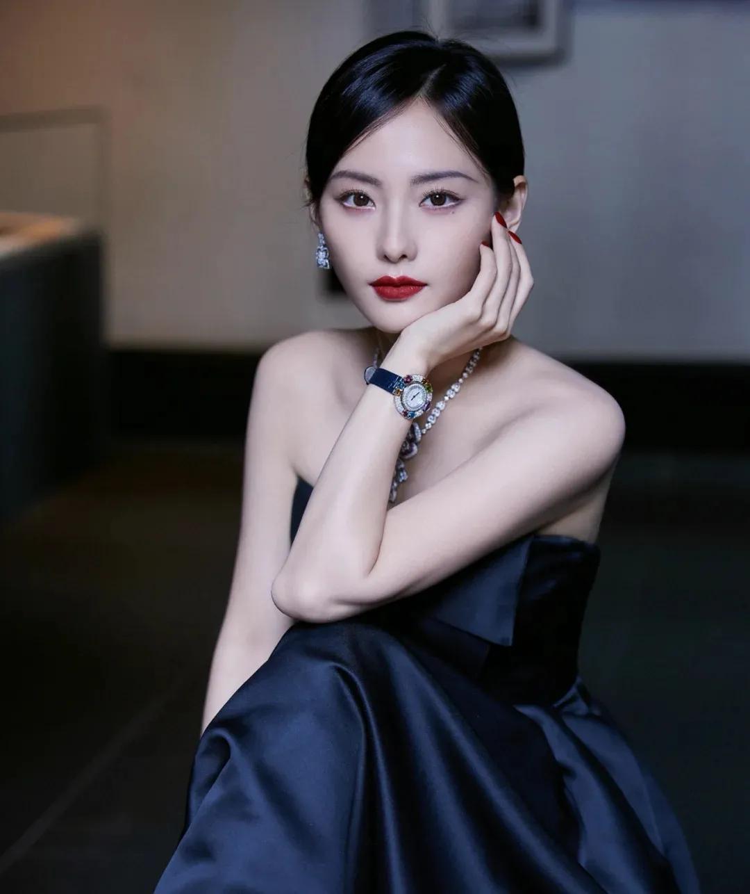 张嘉倪优雅大方壁纸分享