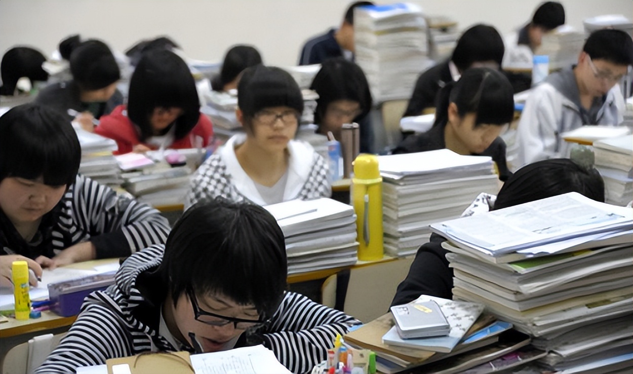 高考后怎样选学校，可参考招生简章的内容，特别是这四点可以借鉴