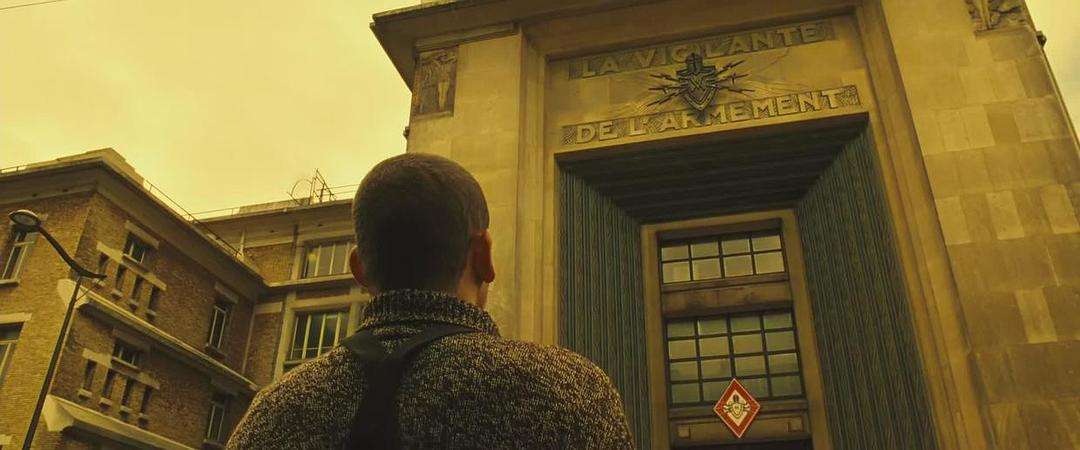 《尽情游戏》以黑色幽默反讽军火商灭绝人性的行为,呼吁爱与和平