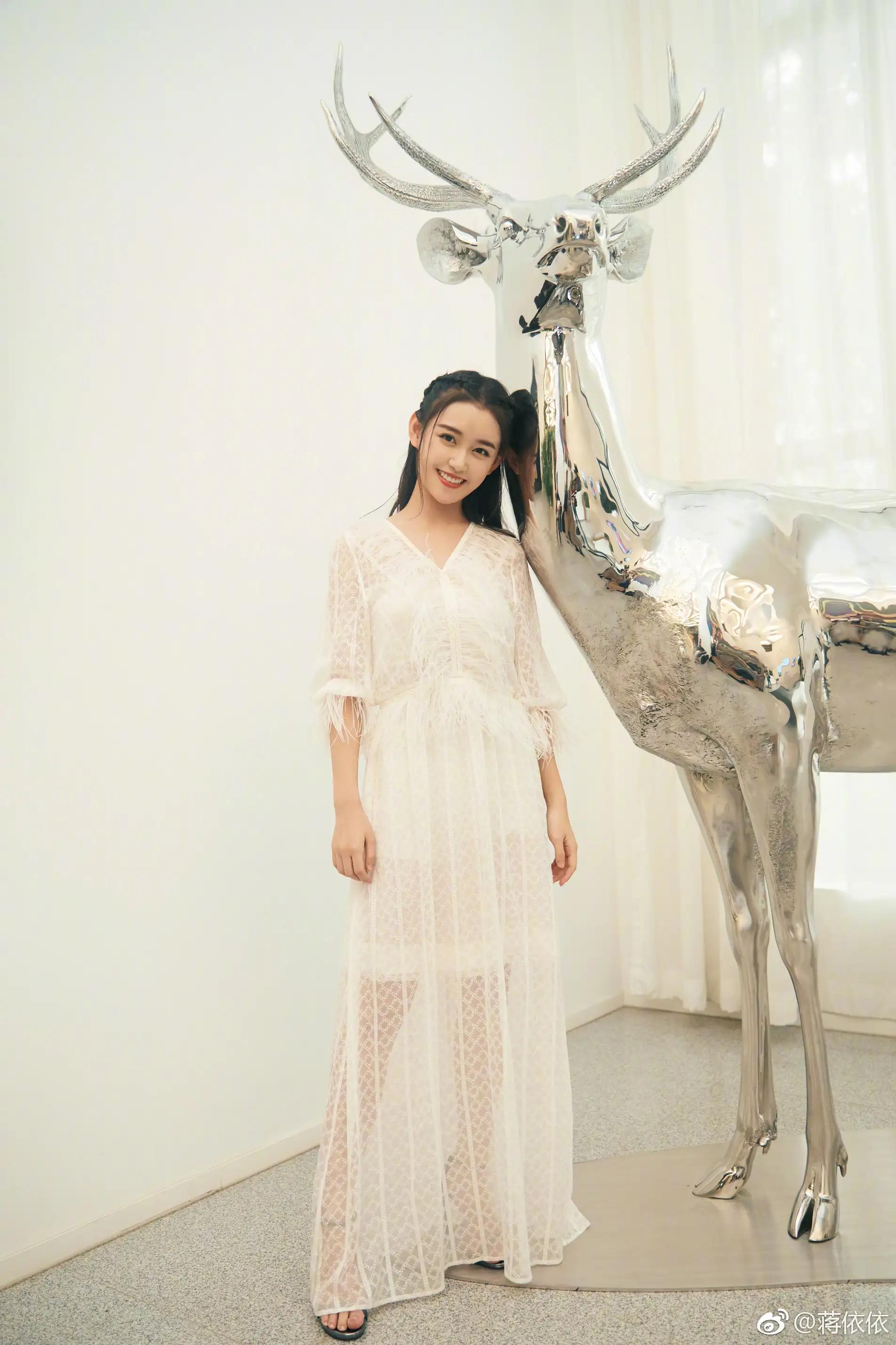 蒋依依美图