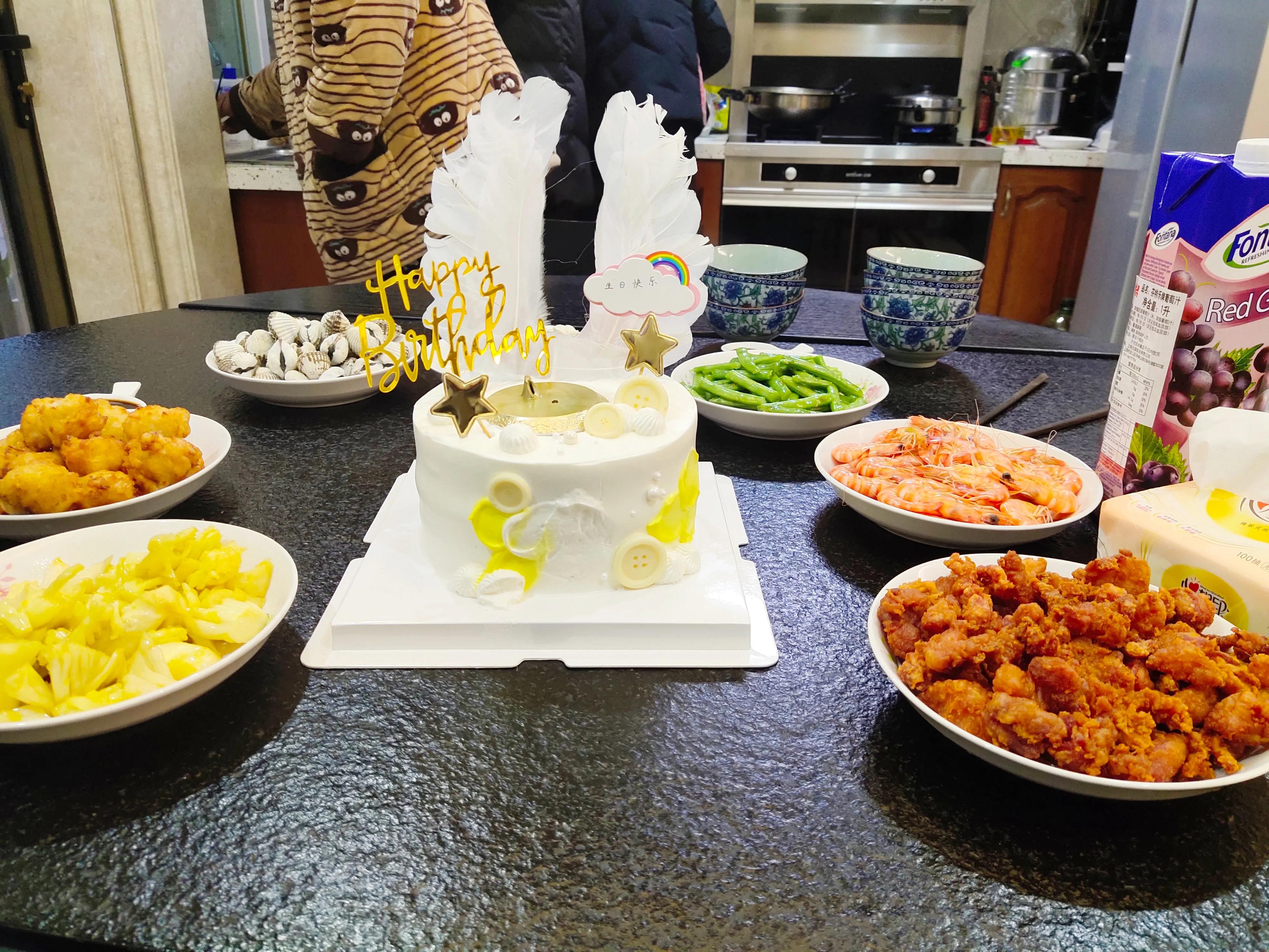 关于在家里过生日的说说配图「伤感」 _qq说说网