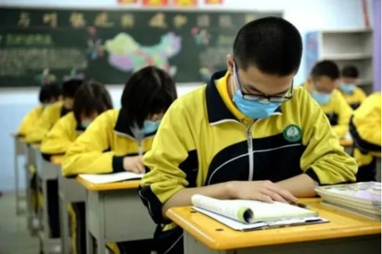 高考生迎来调整，一二三本或将合并，中等生有福了，学霸却很苦恼