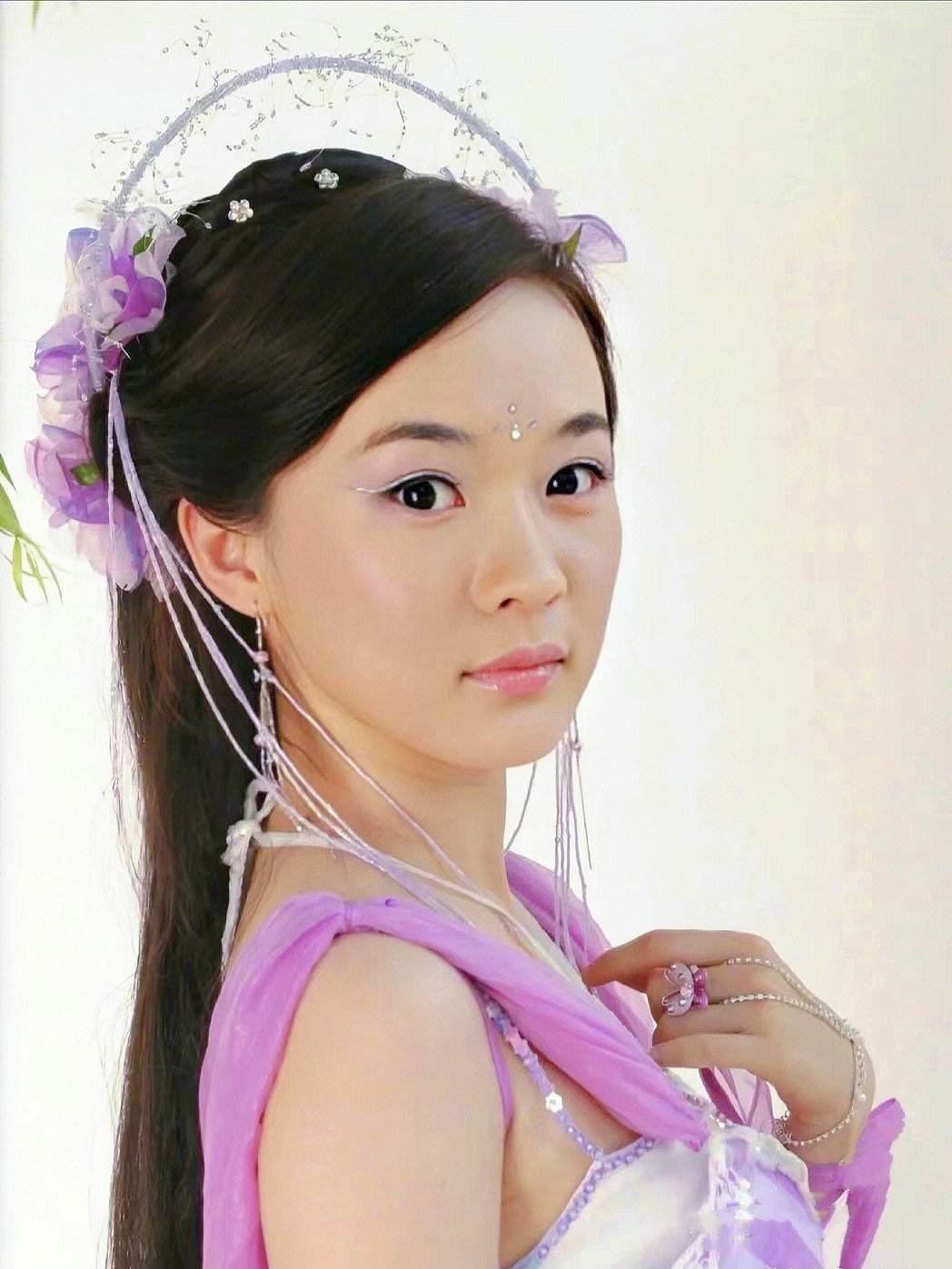 公司为她接了一个大尺度的电影《我要成名》,霍思燕全裸上身,拒用替身