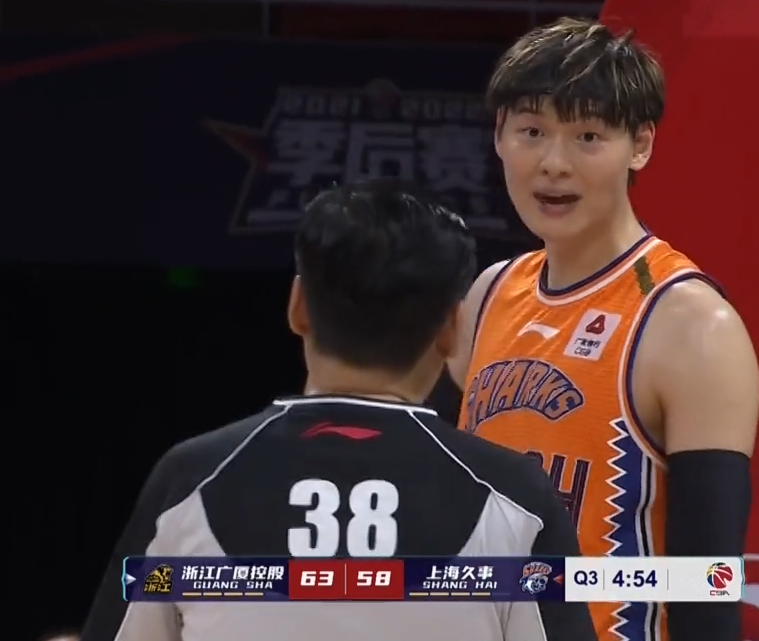 cba球员流血受伤(姚明CBA不能双标！赵岩昊脑出血赛季报销，禁赛重罚王哲林才公平)