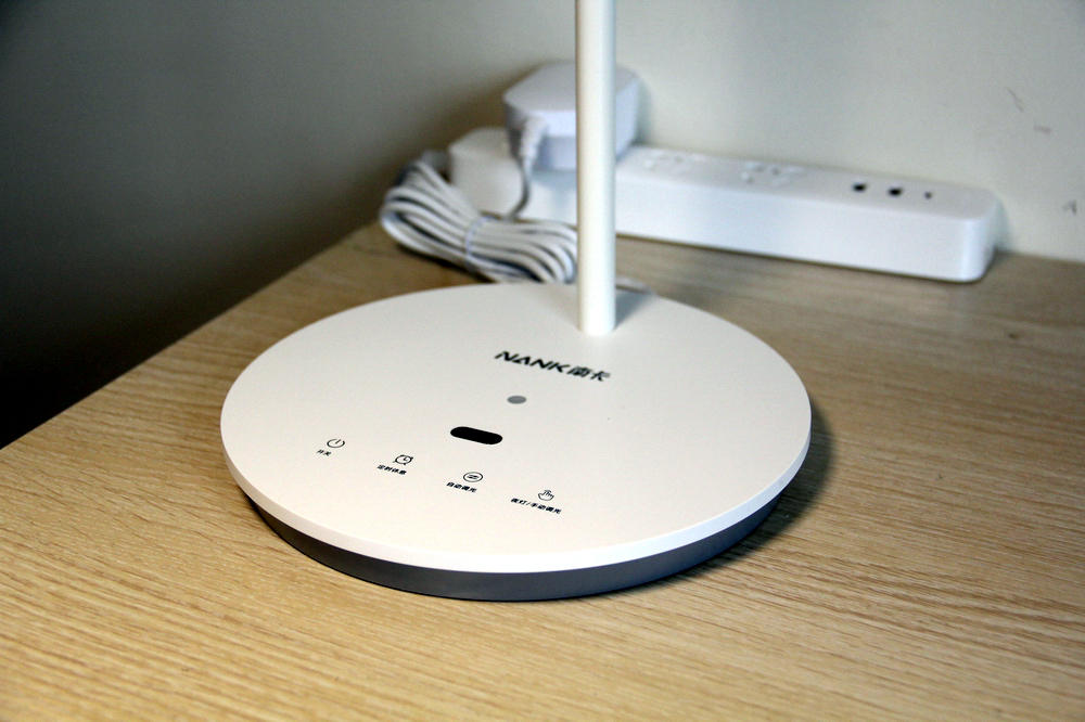 超大发光面+智能调光，南卡护眼台灯L1无蓝光真健康