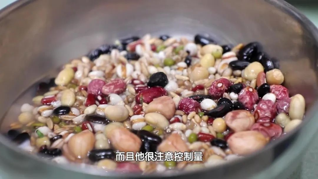 雜食者長壽！22種食材的雜糧豆漿，營養均衡，長壽老人每天都喝