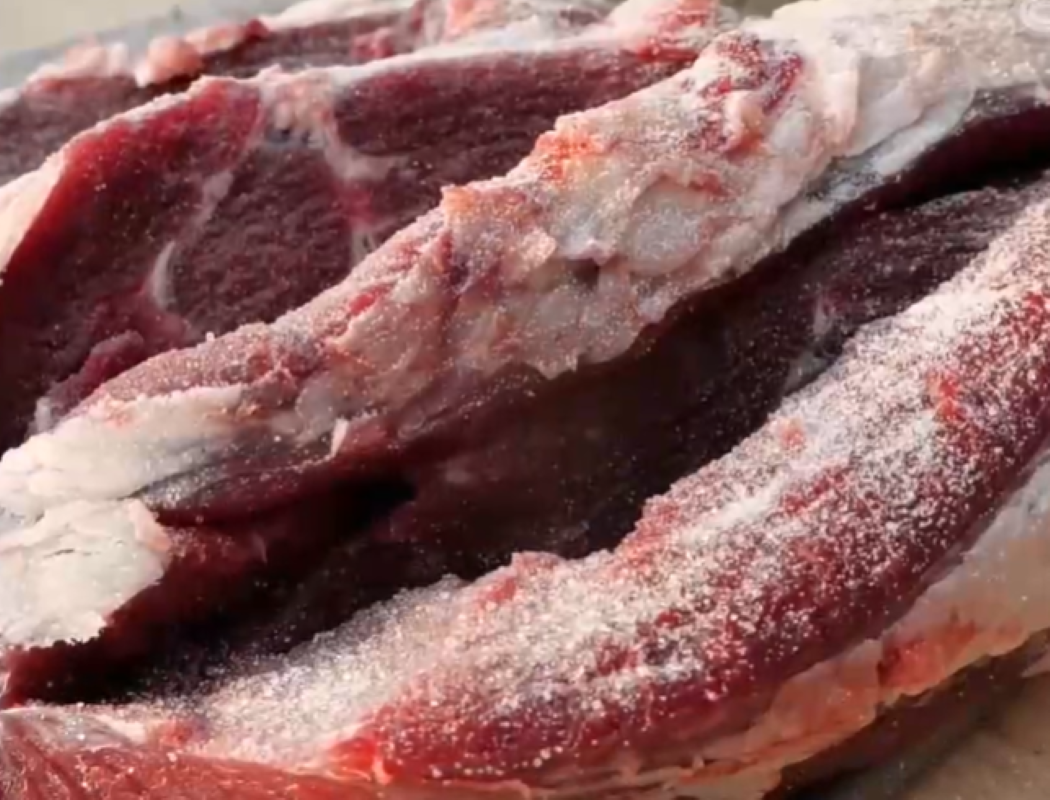 2013年，大哥用10万块创业养公牛，靠着317口大缸，年入2600万