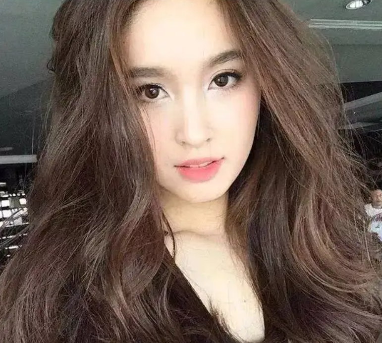 泰国最美"变性人",19岁拿下人妖选美冠军,与张家辉拍过吻戏
