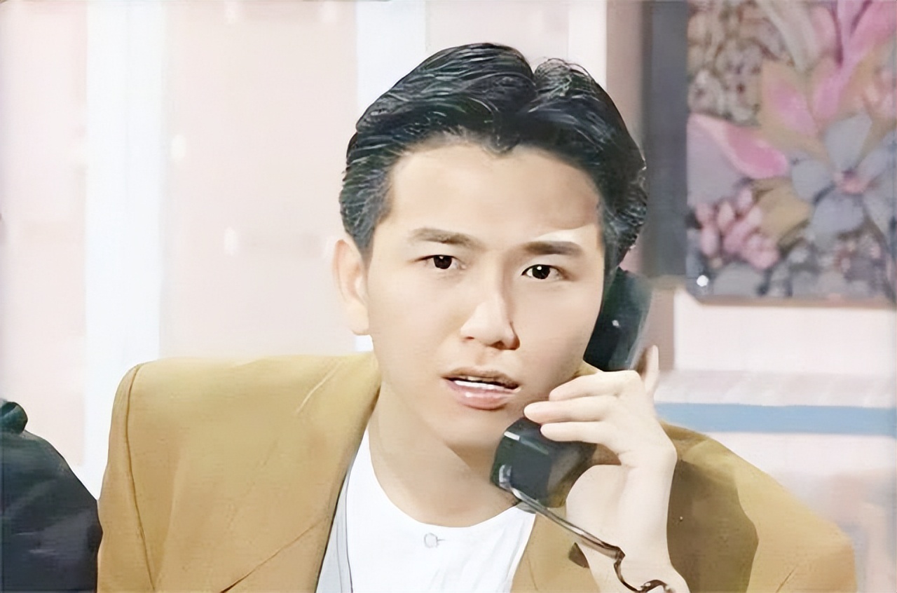 1999年潘燕妮和温兆伦走进了婚姻的殿堂,毕竟,电视剧里的反派人物