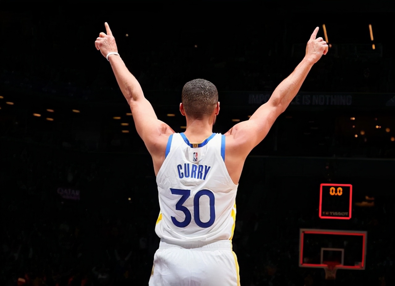 勇士官方庆祝库里2万分里程碑(恭喜!