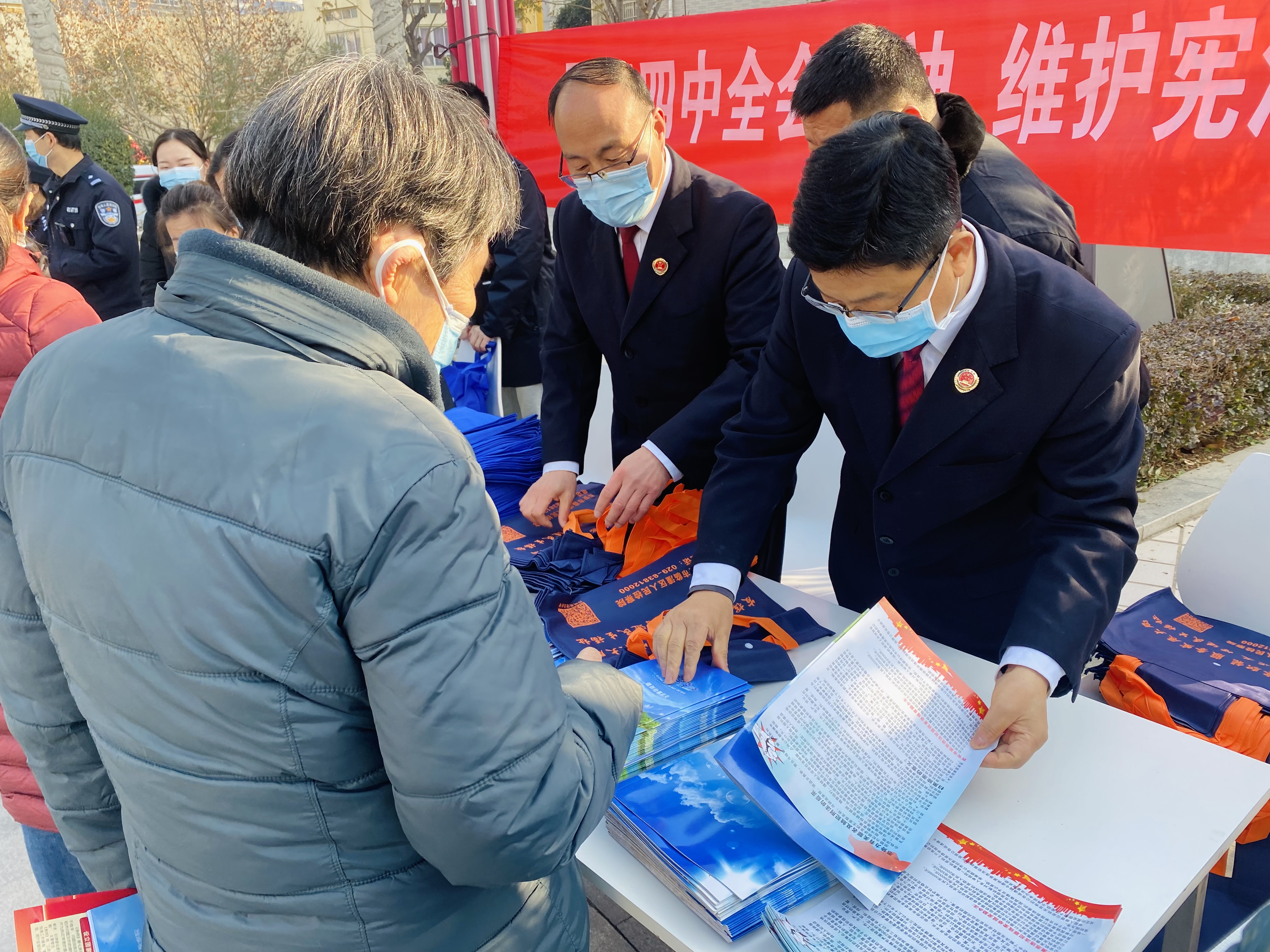 国家宪法日 西安临潼检察进社区