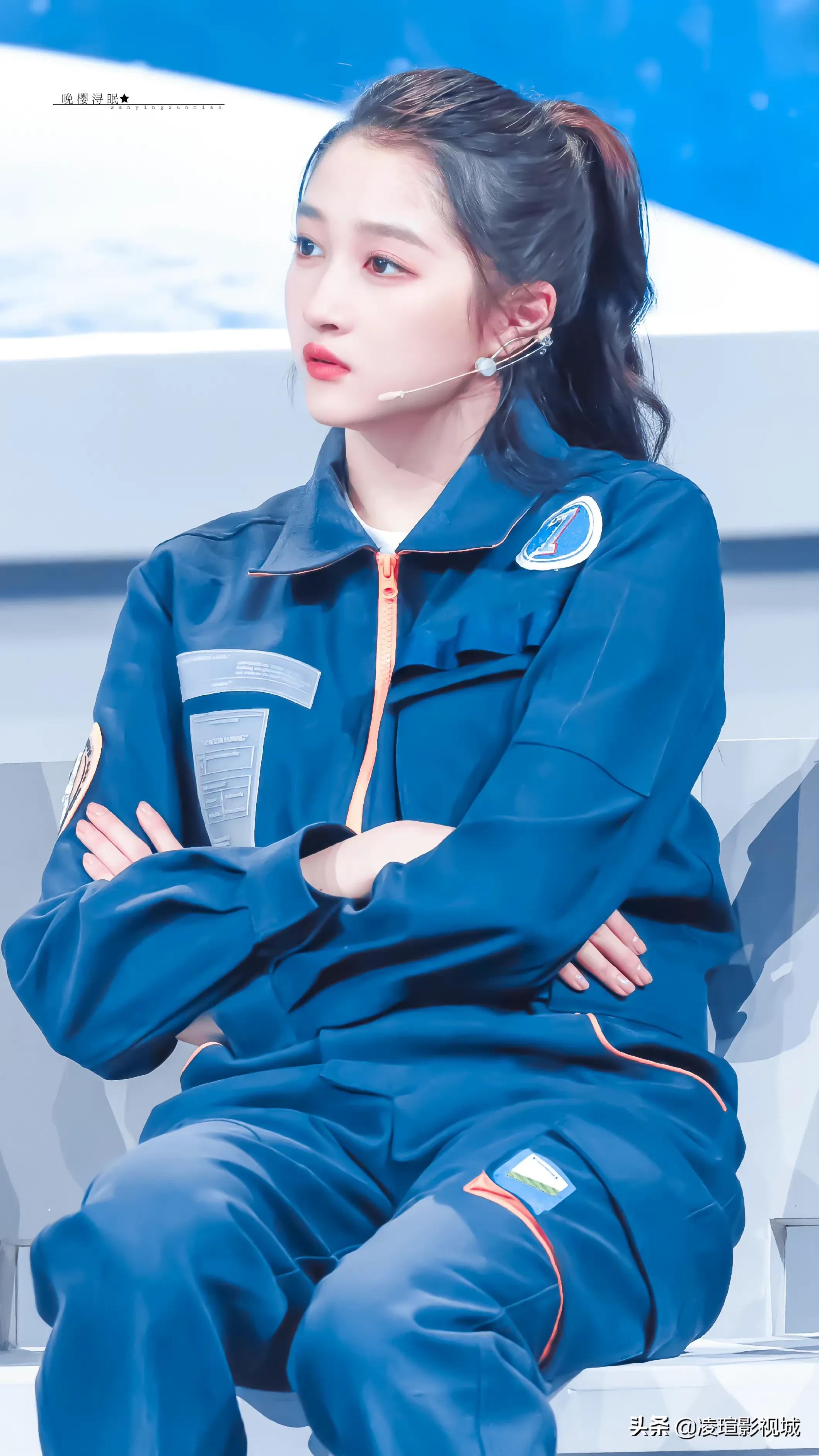 明星壁纸图片分享：关晓彤（2）