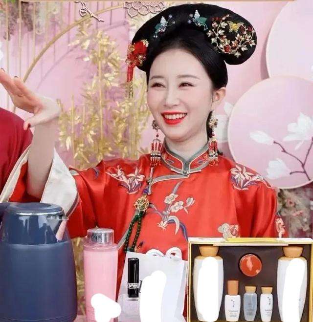 8位过气女明星窘况：卑微求工作，变脸被群嘲，徒留尴尬与心酸