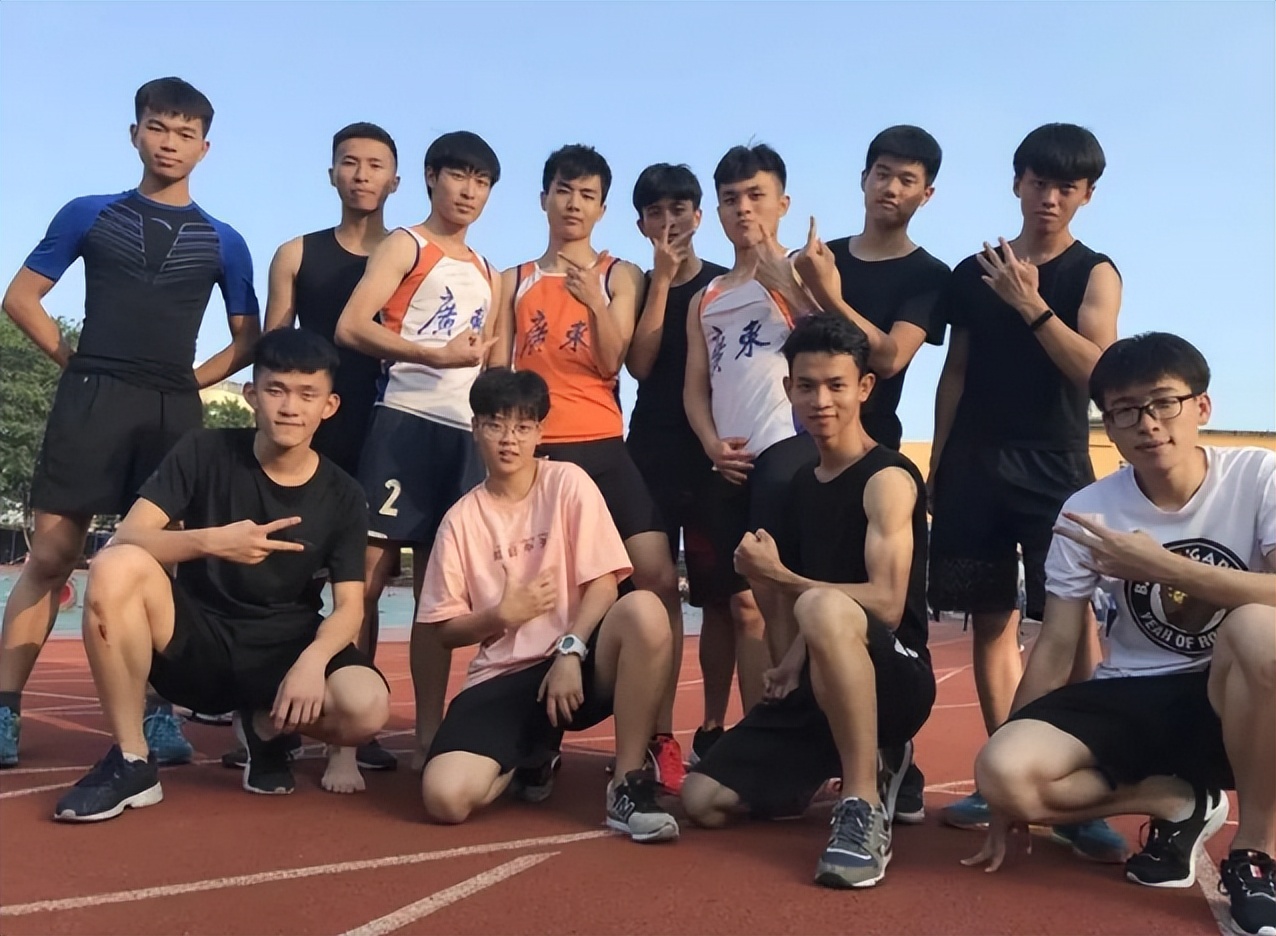 大学篮球体育生的超激（体育生集体）