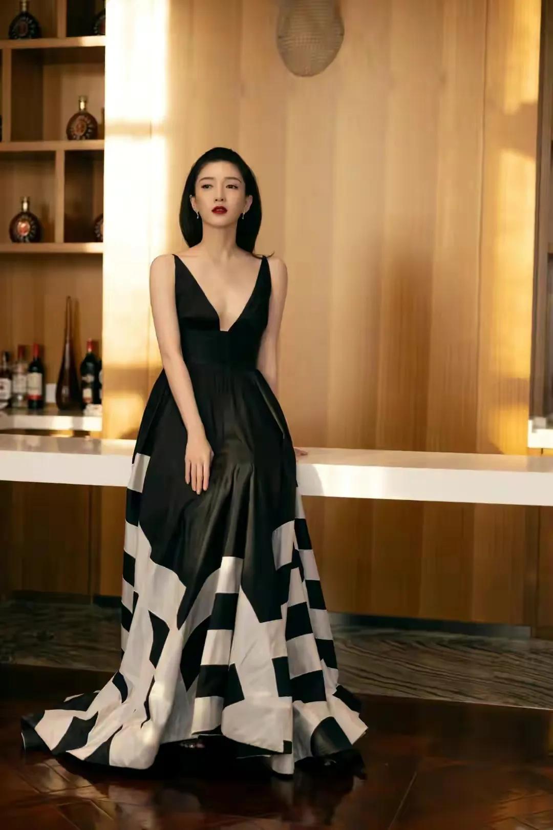 张天爱、杨幂杂志大片，清纯唯美，炫彩多姿