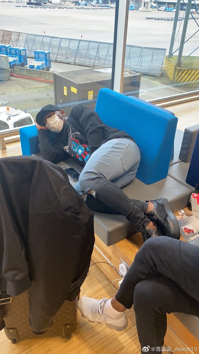 記者批洛國富5點（被慣壞了？洛國富裝大爺失敗，記者怒批：想裝，回巴西去裝吧）