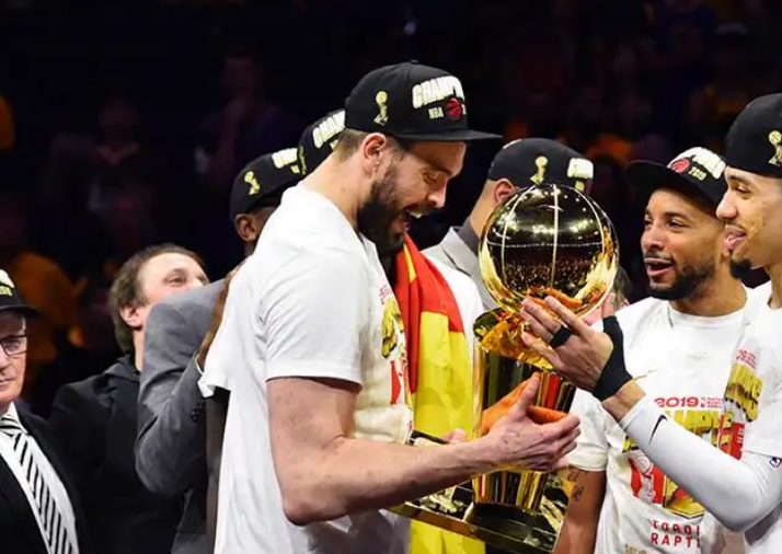 nba2019总决赛冠军是哪队(19年猛龙夺冠，伦纳德季后赛砍下732分，洛瑞西卡和范乔丹呢？)