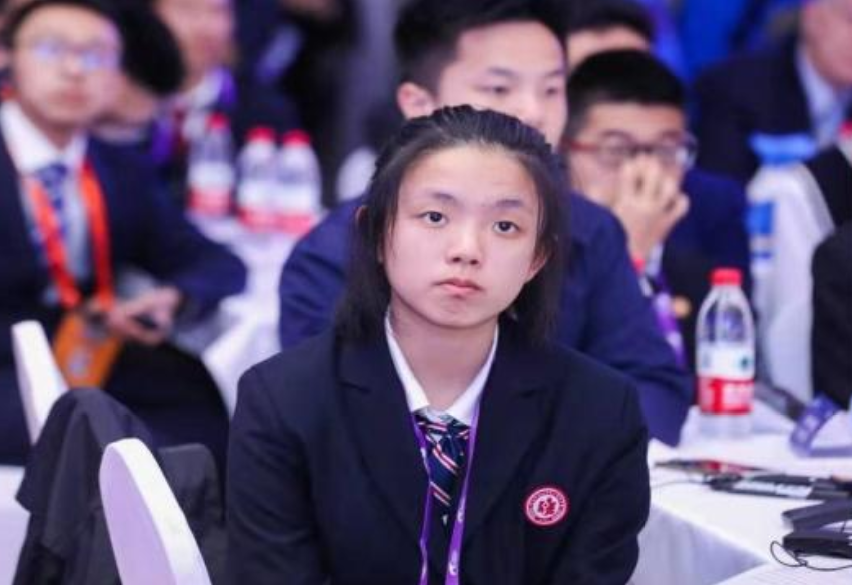 15岁高一少女解决世界难题，婉拒央视采访：可别让我妈看到
