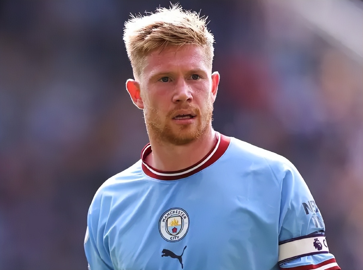 欧洲足球运动员年薪(足坛球员年收入排行榜:c罗第二,梅西第三,皇马