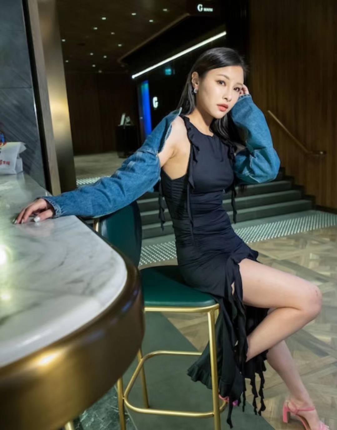 至于在感情方面上,蔚雨芯就直认自己在观察异性是需要一年的时间,在这