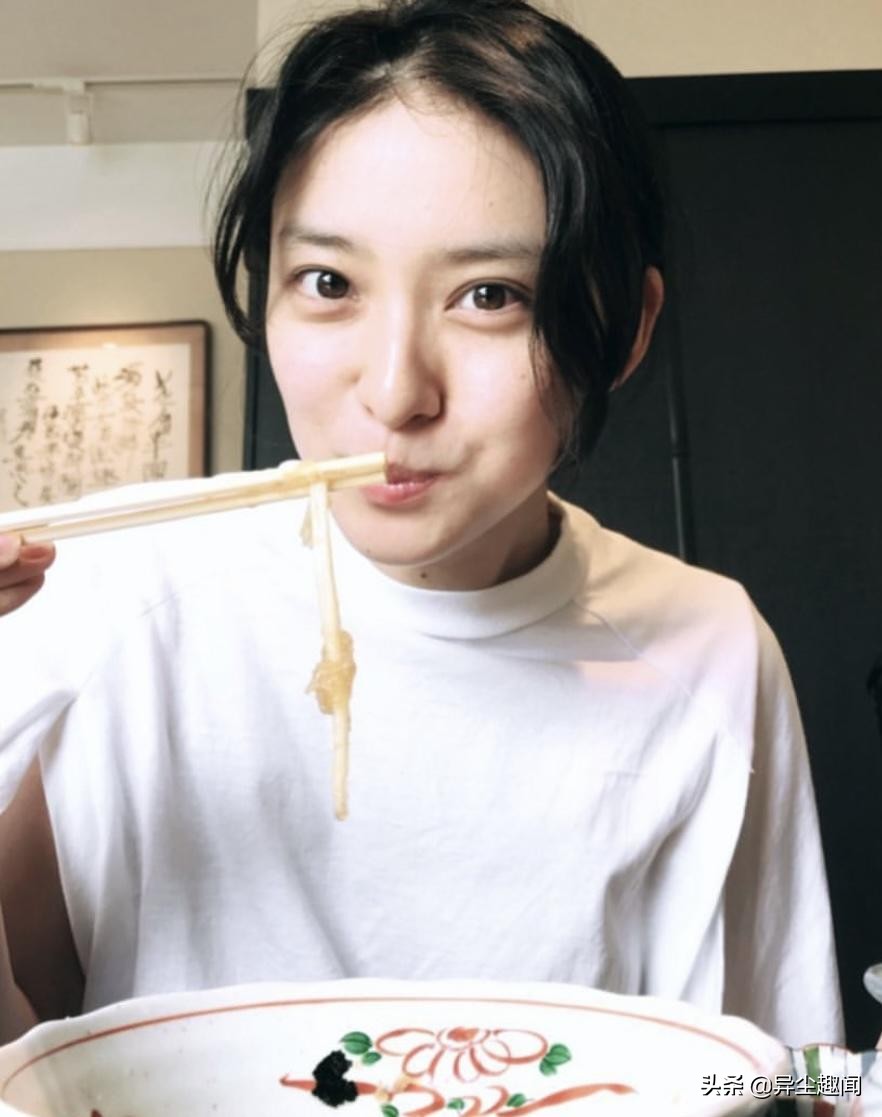 林志玲的大嫂团成员产后意外曝光！女星武井咲素颜现身宛如高中生