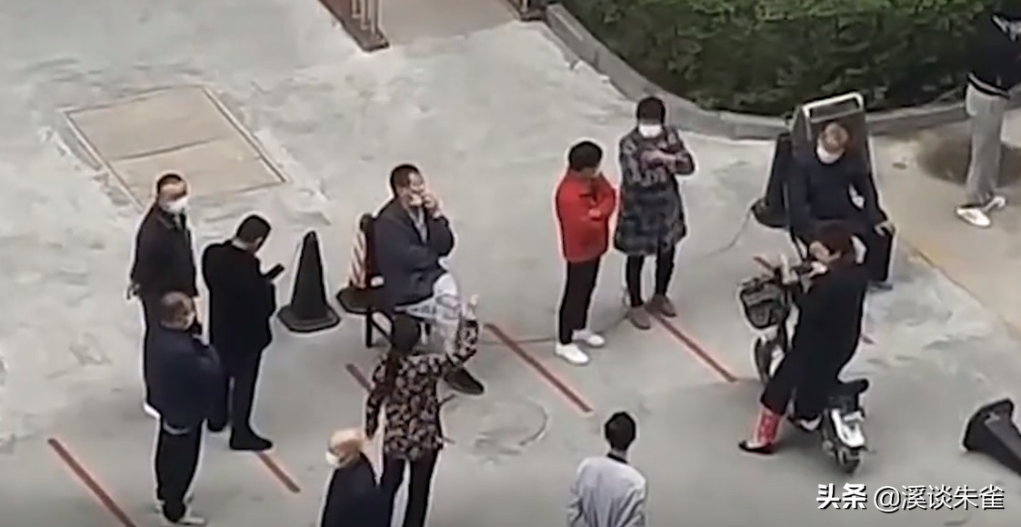 大妈装修砸断承重墙，二十层高楼变危楼，结果一波三折