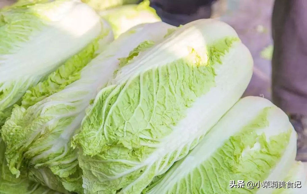 冬天皮肤干燥，别光喝水，8种“高维C”食物要多吃，水润气色好
