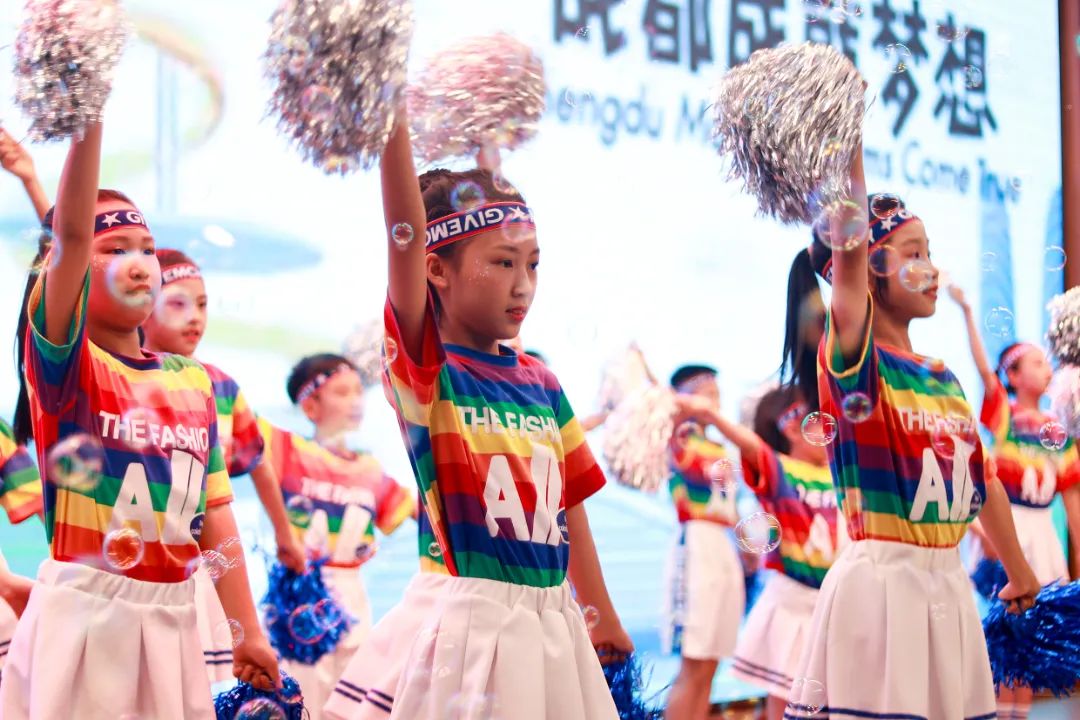 华阳实小举行“童星耀五月·艺术绽花开”群舞比赛（三四年级）
