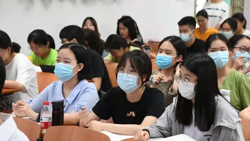 放假通知来了，多所高校将五一假期延至暑假补休，大学生喜忧参半