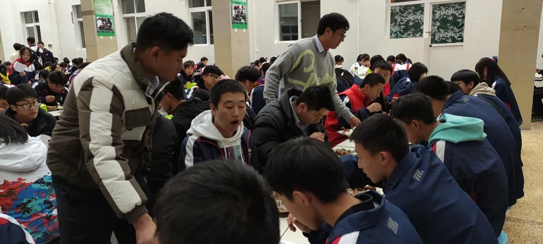 271教育丨有一种爱,叫“陪你吃饭”