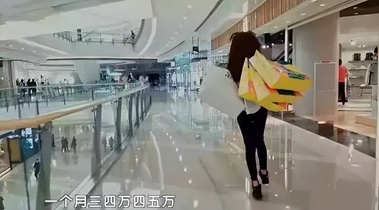 变形记16岁女巨婴：每天花销过万，吃饭要人喂，如今变化很惊艳