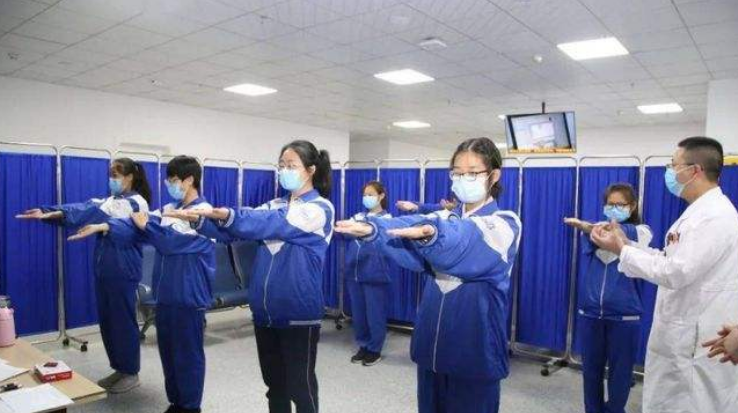 高考体检时，学生要全部脱光？高三党被吓坏，医生：我也不想看