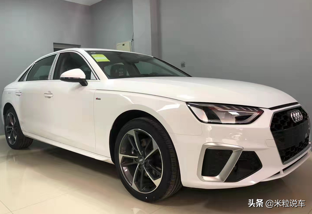 体验22款奥迪A4L：除了优惠，新车颜值性能，空间宽敞，全系2.0T